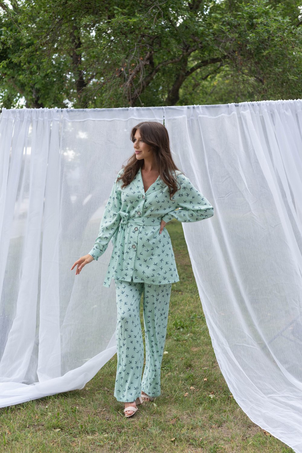 Костюм с птичками в бирюзовом цвете из вискозы