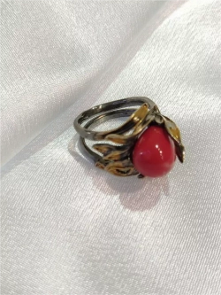 Ювелирное кольцо серебро 925 с кораллом