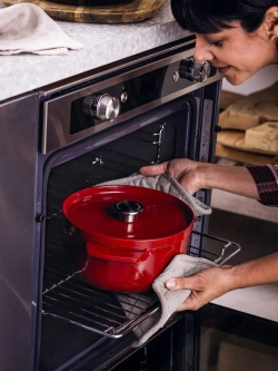 KitchenAid Чугунная кастрюля 22 см 3,3 л красная