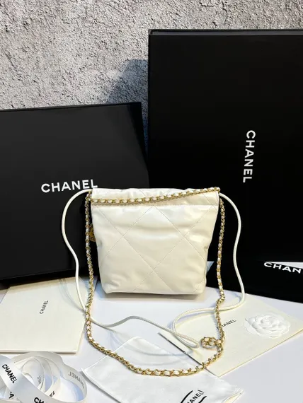 Сумка Chanel 22 mini белый
