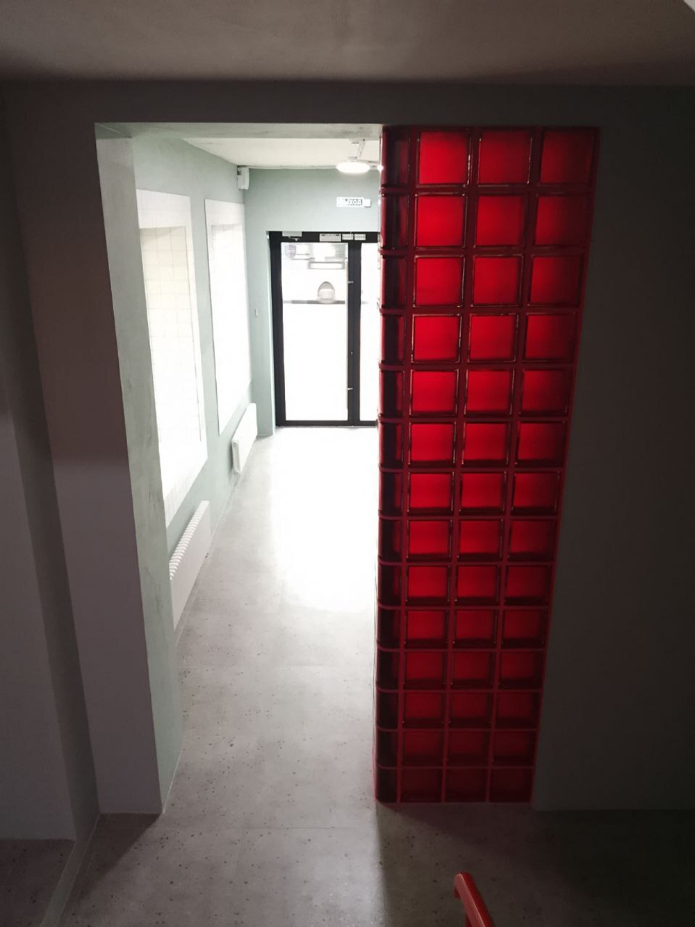 Стеклоблок самба красный окрашенный изнутри Vitrablok 19x19x8