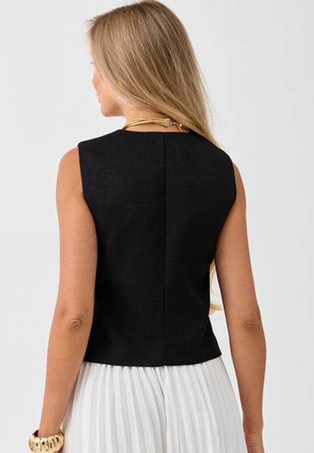 Жилетка с золотыми пуговицами