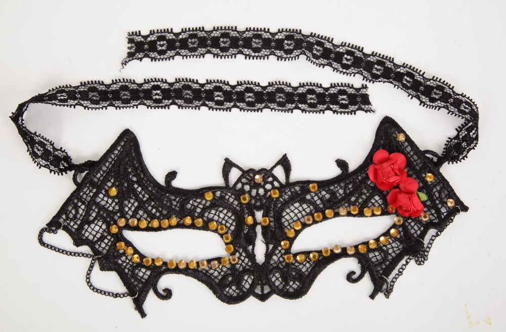 Маска в форме летучей мыши со стразами и цветами (Цвет: черный)