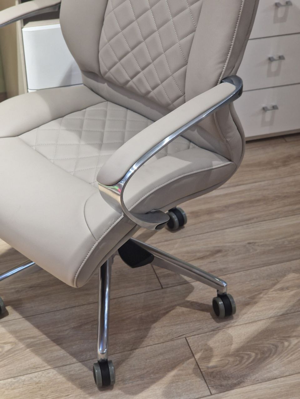 Кресло офисное 2322 982665 grey color LEATHER