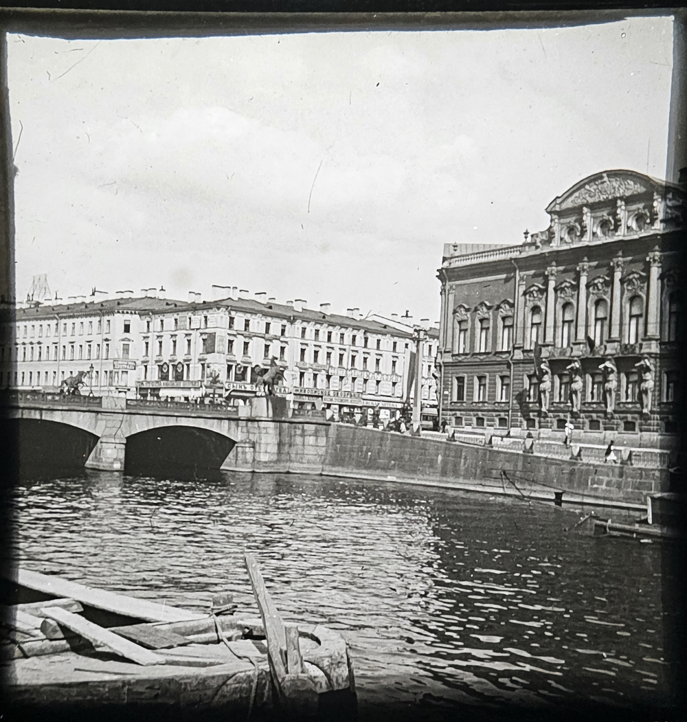 "Коллекция из 16 редких трехмерных стереоизображений Санкт-Петербурга и Кронштадта на стекле вместе со стереоскопом". Николай Петрович Сырейщиков. 1900 г.