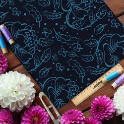 Ткань мембрана синие нарисованные цветы и листья на чёрном фоне