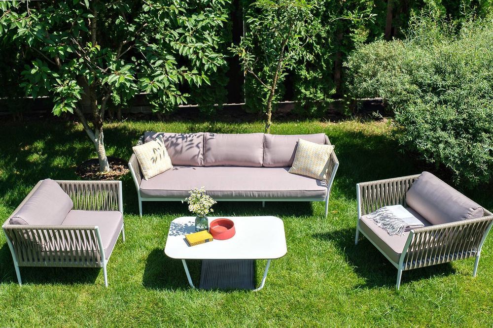 "Касабланка" диван 3-местный плетеный из роупа, каркас алюминий белый муар, роуп бежевый 20мм, ткань бежевая 052