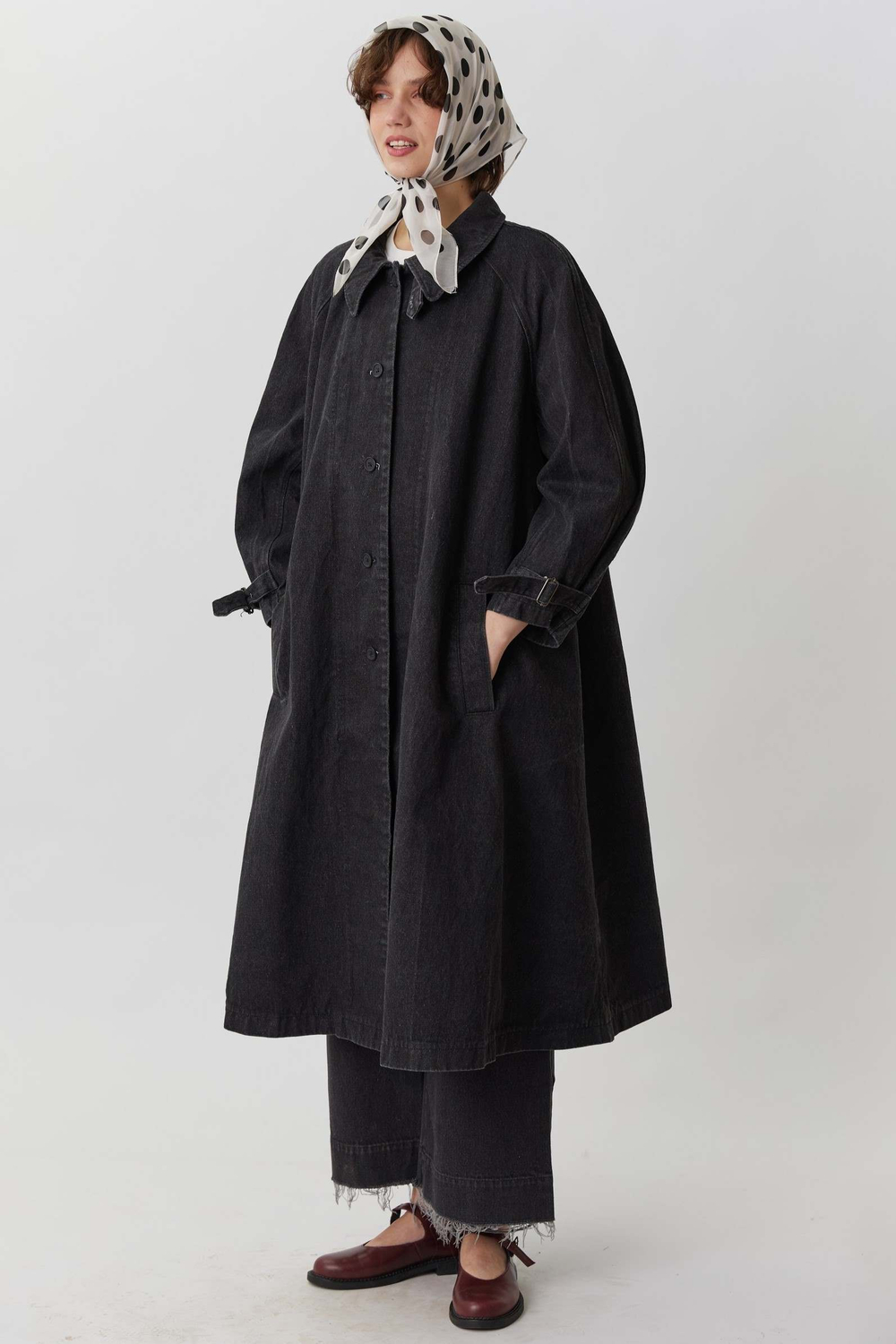 Косынка из шелка белая в крупный черный горох