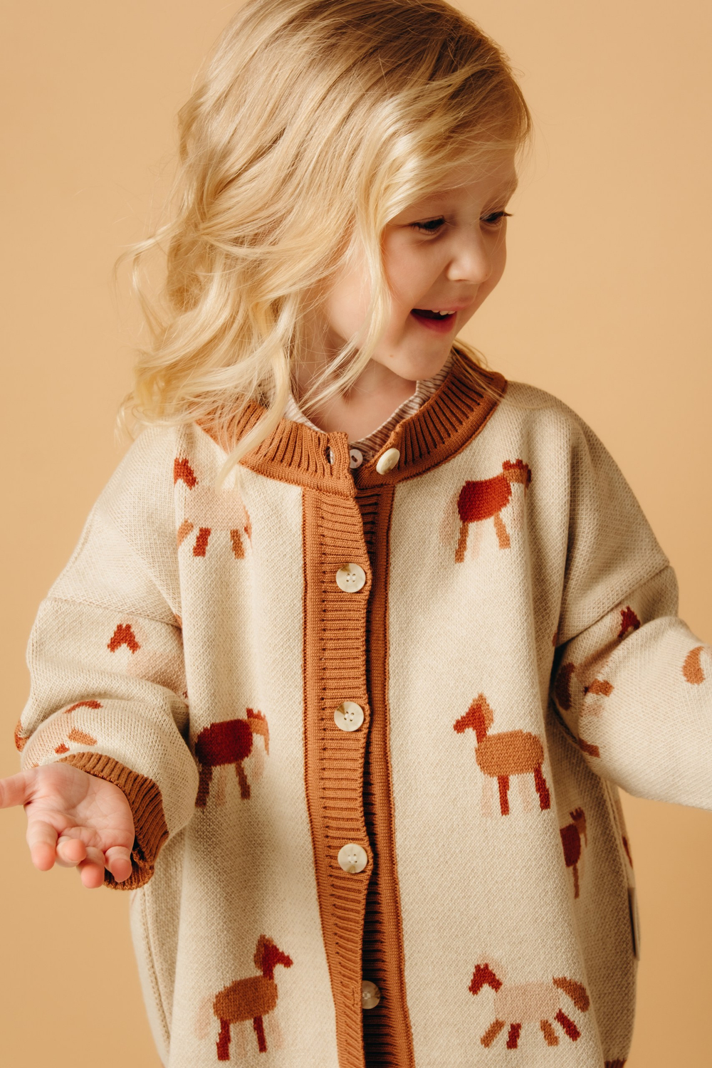 7910-325 Кардиган вязаный (лошадки)