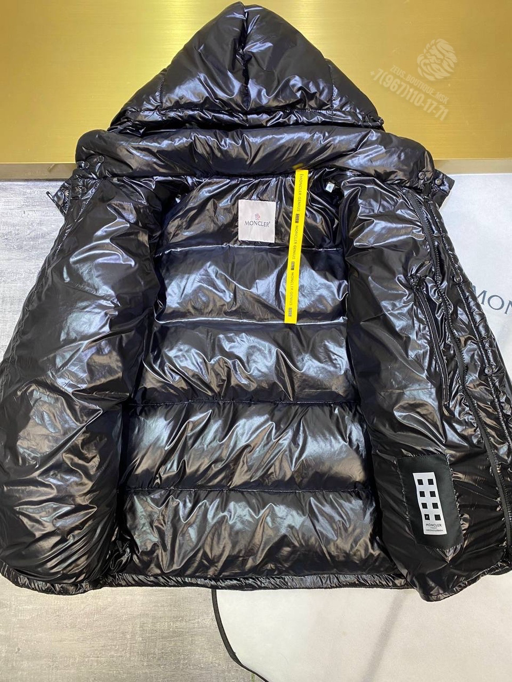 Пуховик Moncler