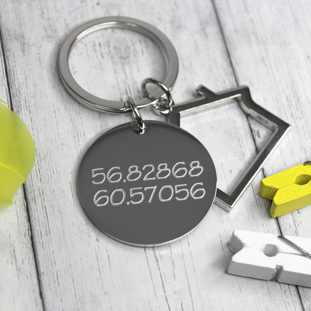 Брелок домик с гравировкой на заказ