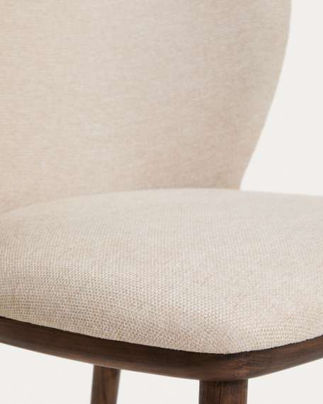 Полубарный стул Ciselia из бежевого шенилла с ножками из ясеня в отделке орех