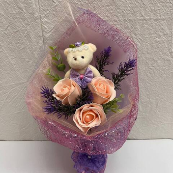 Букет из мыльных роз с игрушкой Нежный