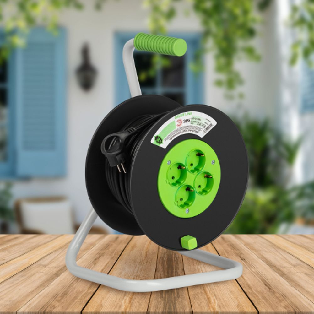 Удлинитель силовой ЭРА GREEN LINE KAT-3x1-30m Greenline на катушке пластик 4 розетки с заземлением 30м ПВС 3x1мм2 | Силовые удлинители