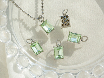 Подвеска прямоугольная 10мм, с зеленым кристаллом