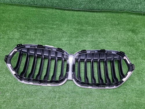 Решетка радиатора BMW X1 F48 (2019-2022)