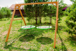 Деревянные качели с двумя качелями гнездо Свиби