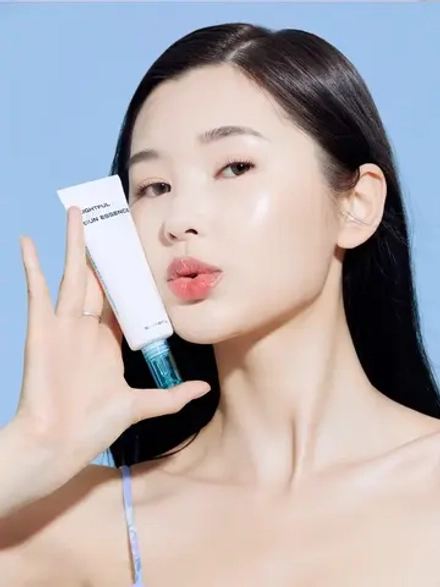 About Tone Легкий увлажняющий солнцезащитный флюид SPF50 Lightful Dewy Sun Essence 50 мл