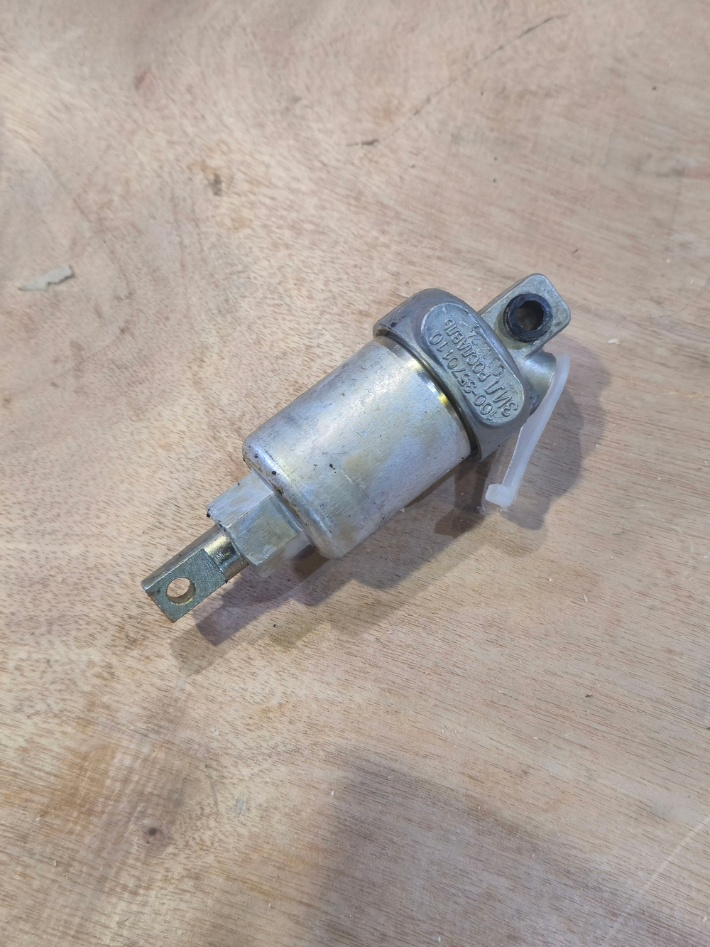 Цилиндр Зил, Камаз,Маз,Урал пневматический 30х25 выключения подачи топлива РААЗ