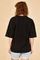 Qadın üçün geniş ölçülü qara t-shirt 10501025