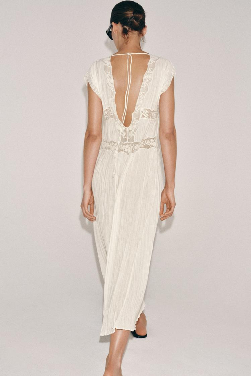 ZARA ПЛАТЬЕ ПЛИССЕ С КРУЖЕВОМ — ZW COLLECTION, ЭКРЮ