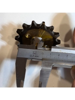 -t Звезда ведущая для мотоцикла 420-14 17мм закаленные зубья