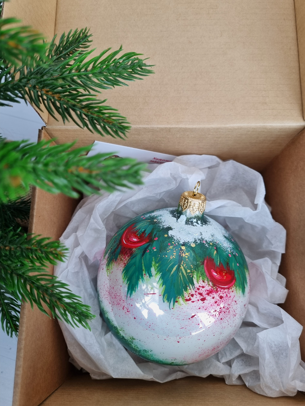 Шар стеклянный  "котик на ёлке" ручная роспись