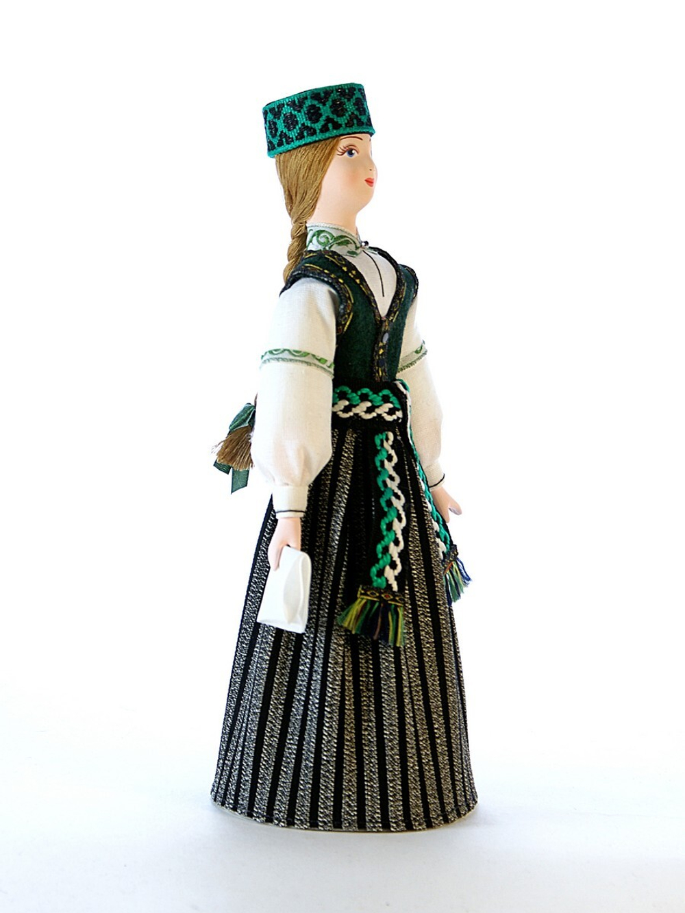 Кукла фарфоровая Латышка в национальном костюме