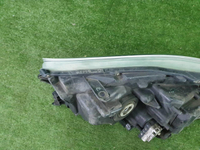 Битая Фара правая Toyota Hilux 8 (2015-2020) LED