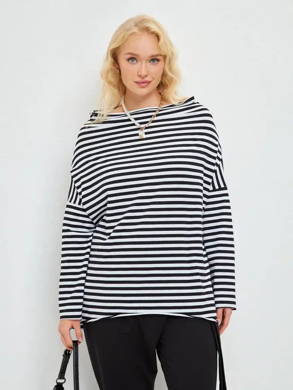 Лонгслив тельняшка оверсайз с вырезом лодочка в полоску