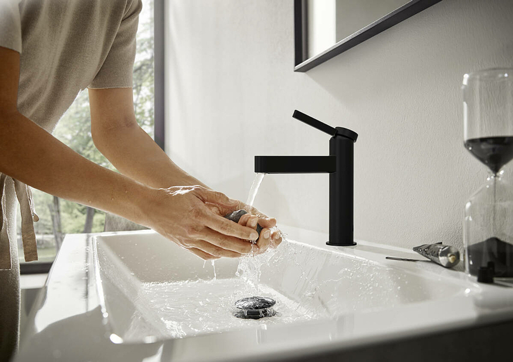 Смеситель для раковины Hansgrohe Finoris 76020670 черный матовый