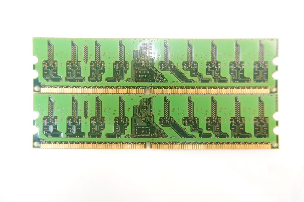 Оперативная память IBM 1GB (2x512MB) DDR2 PC2-3200 ECC (eSERVER xSERIES 226/236/336) 13N1324