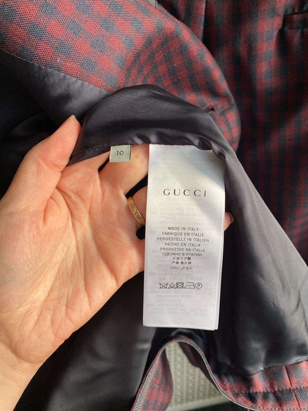 Шерстяной костюм Gucci, 140