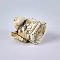 Нэцкэ Дзюродзин с корзиной рыбы через плечо