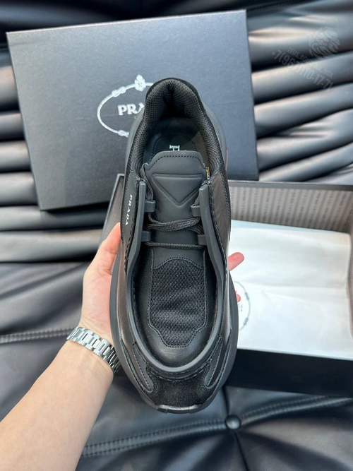 Кроссовки Prada