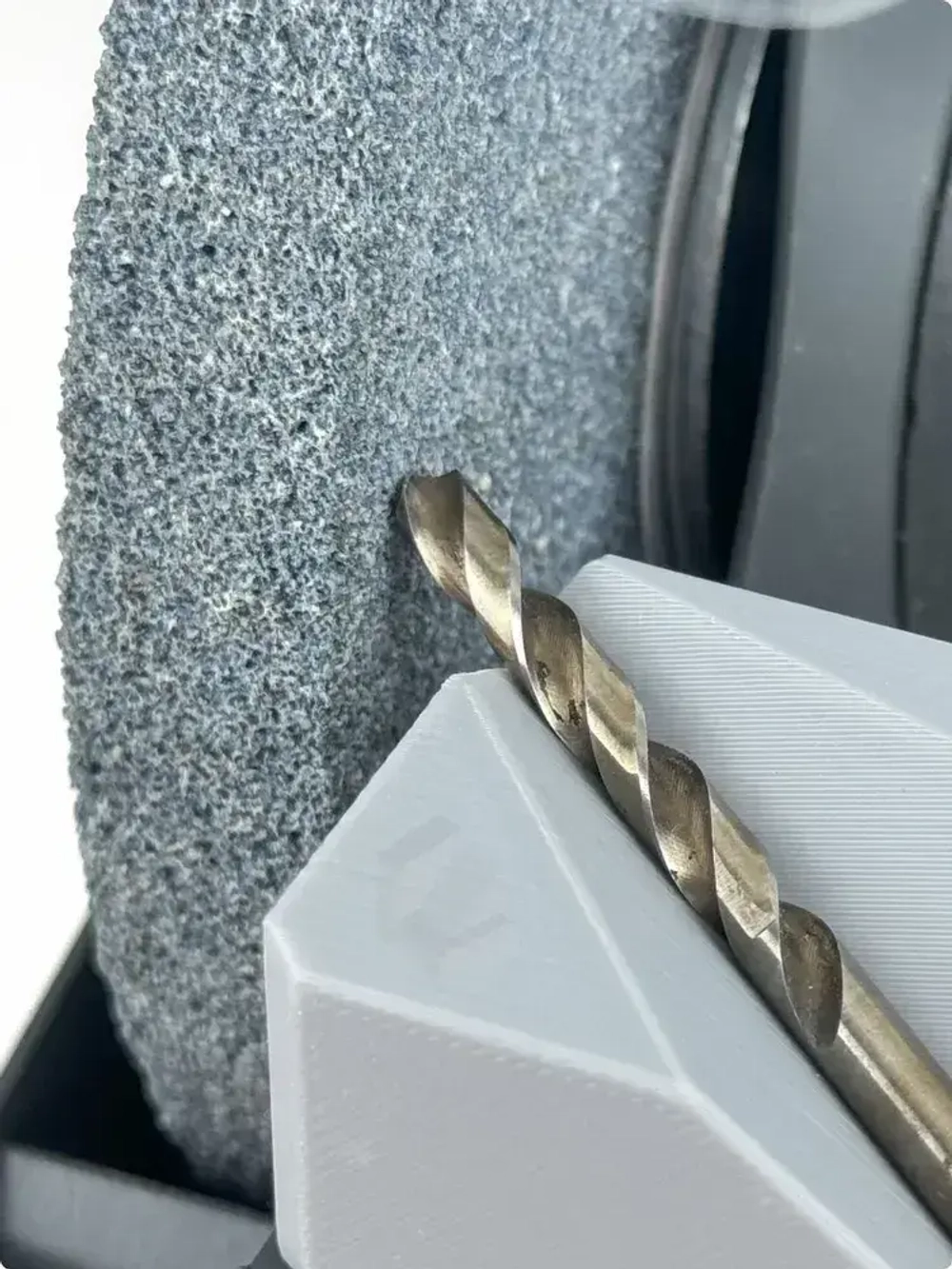 Насадка для заточки сверл на точильный станок - подручник