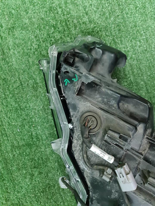 Битая Фара правая Toyota Highlander 3 U50 16-19 галоген