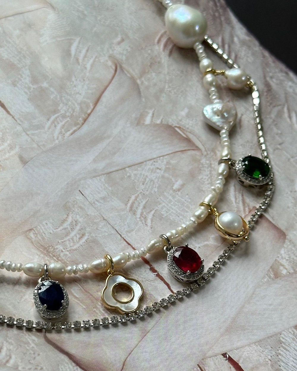 Колье с натуральными камнями