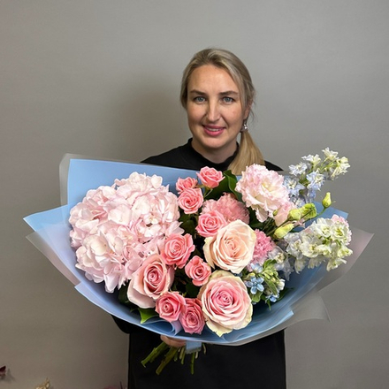 Букет с дельфинумом «Счастье»