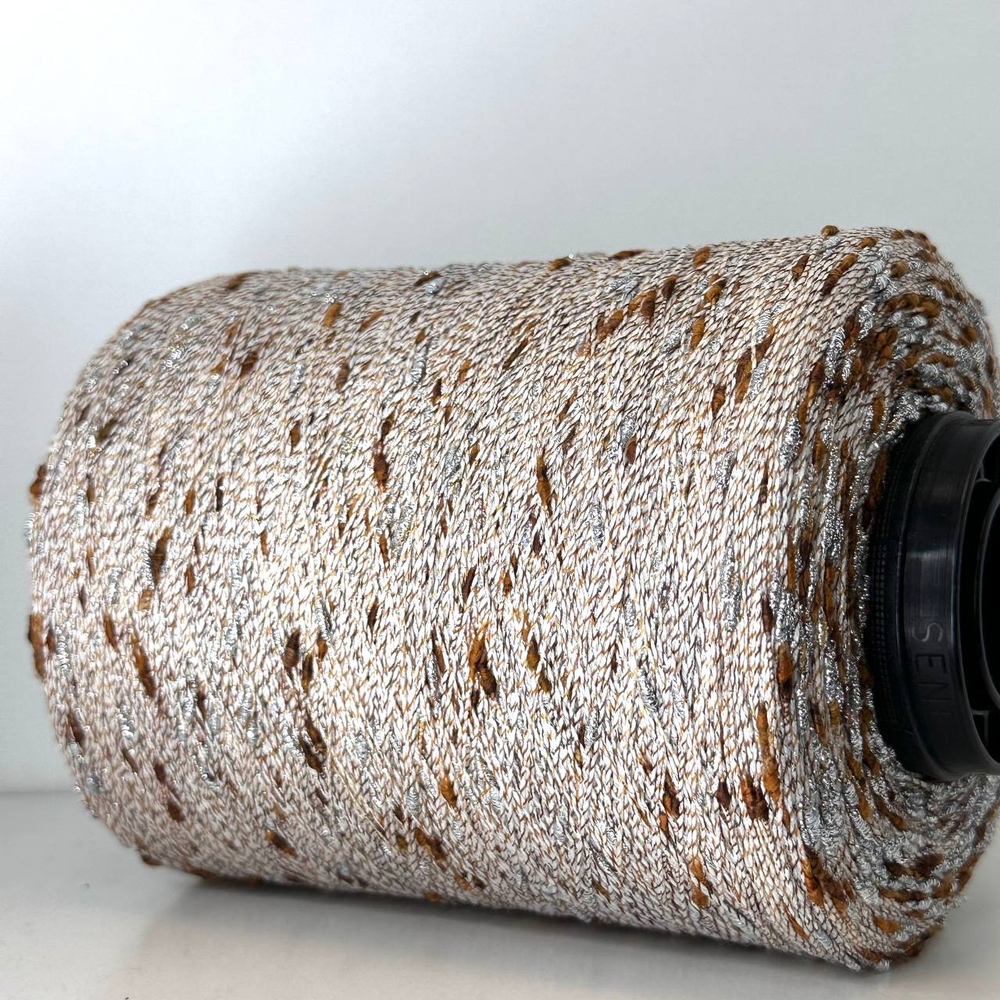 CRISTALLO - Luxury Production by Ri.Go; 75% хлопок, 15% люрекс, 10п/а; 700м/100гр; col. 4033, цвет: бежевый с серебряным люрексом «шишечками» и коричневыми «шишечками»; S715