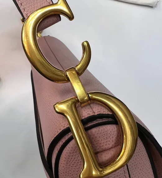 Сумка Dior Saddle с ремнем розовый