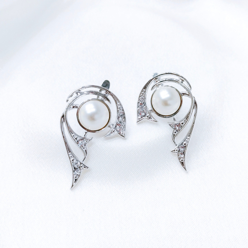 "Хинами"  серьги в родиевом покрытии из коллекции "Сакура" от Jenavi с английским замком