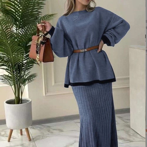 Вязаный женский костюм-двойка: джемпер с ремнем и юбка макси