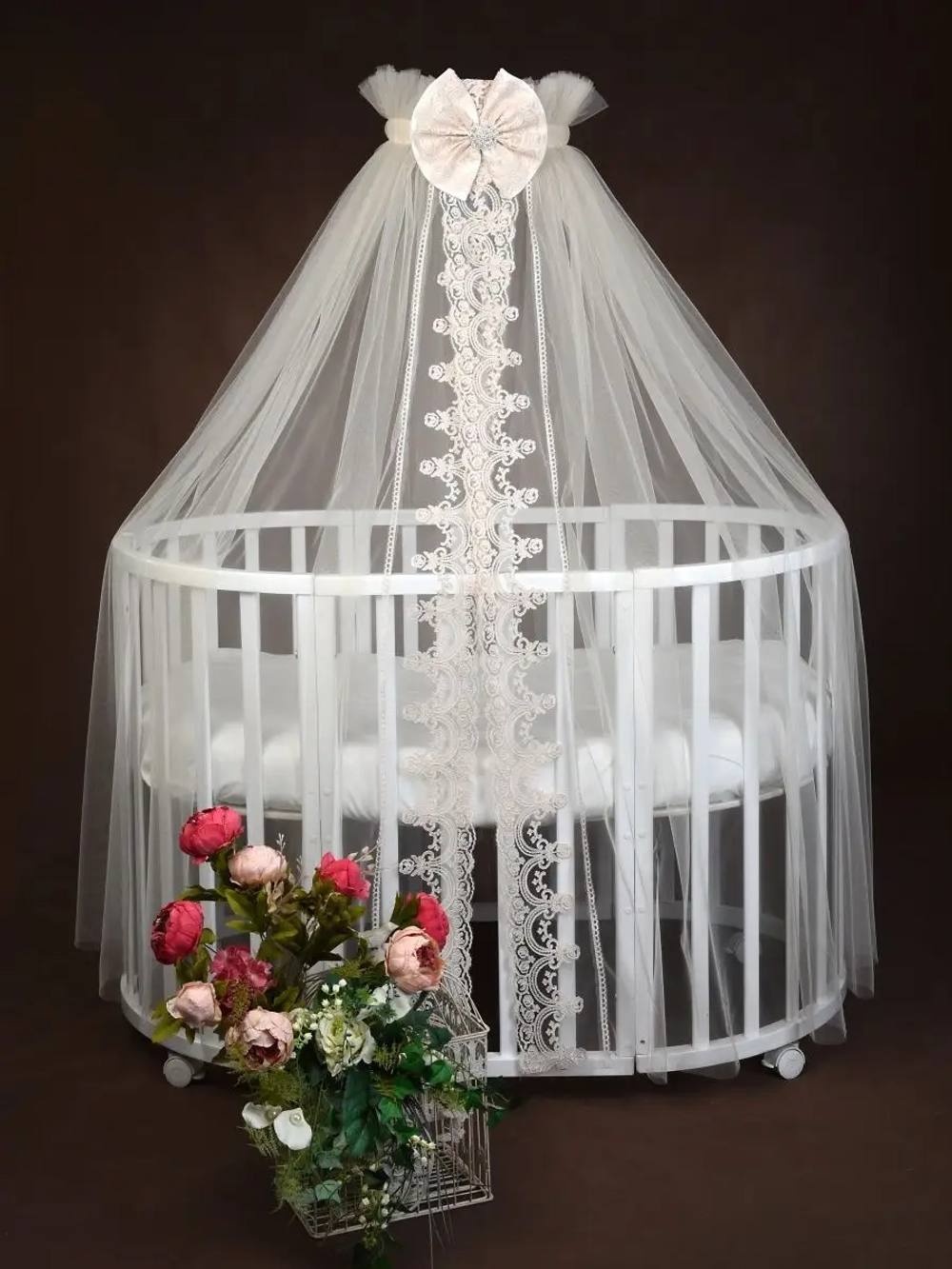 Балдахин с кружевом и брошью "Версаль"