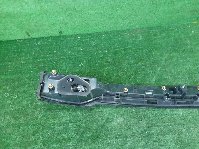 Фонарь крышки багажника Range Rover Velar (17-23)