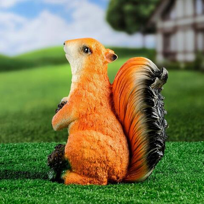 Садовая фигура «Белка с шишками» (Цвет: не задано)