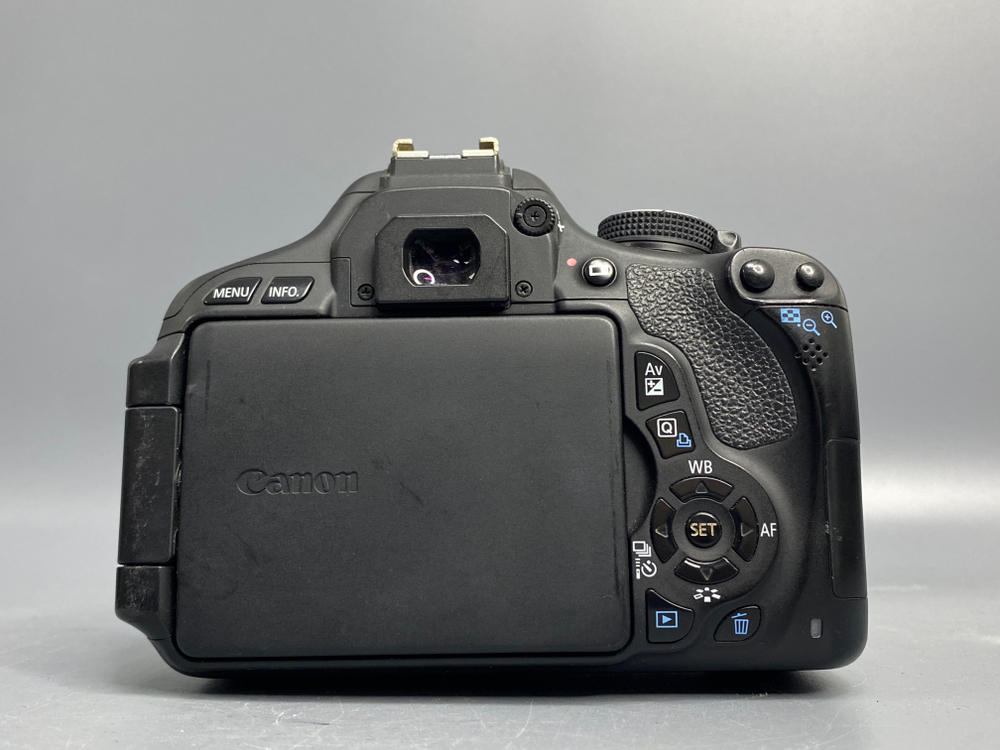 Canon EOS 600D kit 18-55mm ll 38.000 Кадров