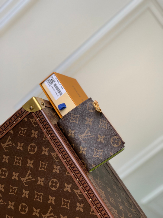 Louis Vuitton Lisa Wallet