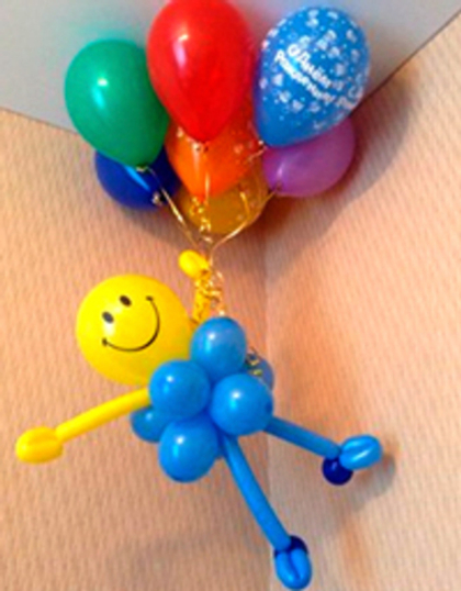 Кукла "Летайка-мальчик" с букетом из 7 шаров