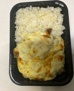 ФИЛЕ КУРИНОЕ С ГРИБНЫМ СОУСОМ ПОД СЫРОМ С ГАРНИРОМ Рис